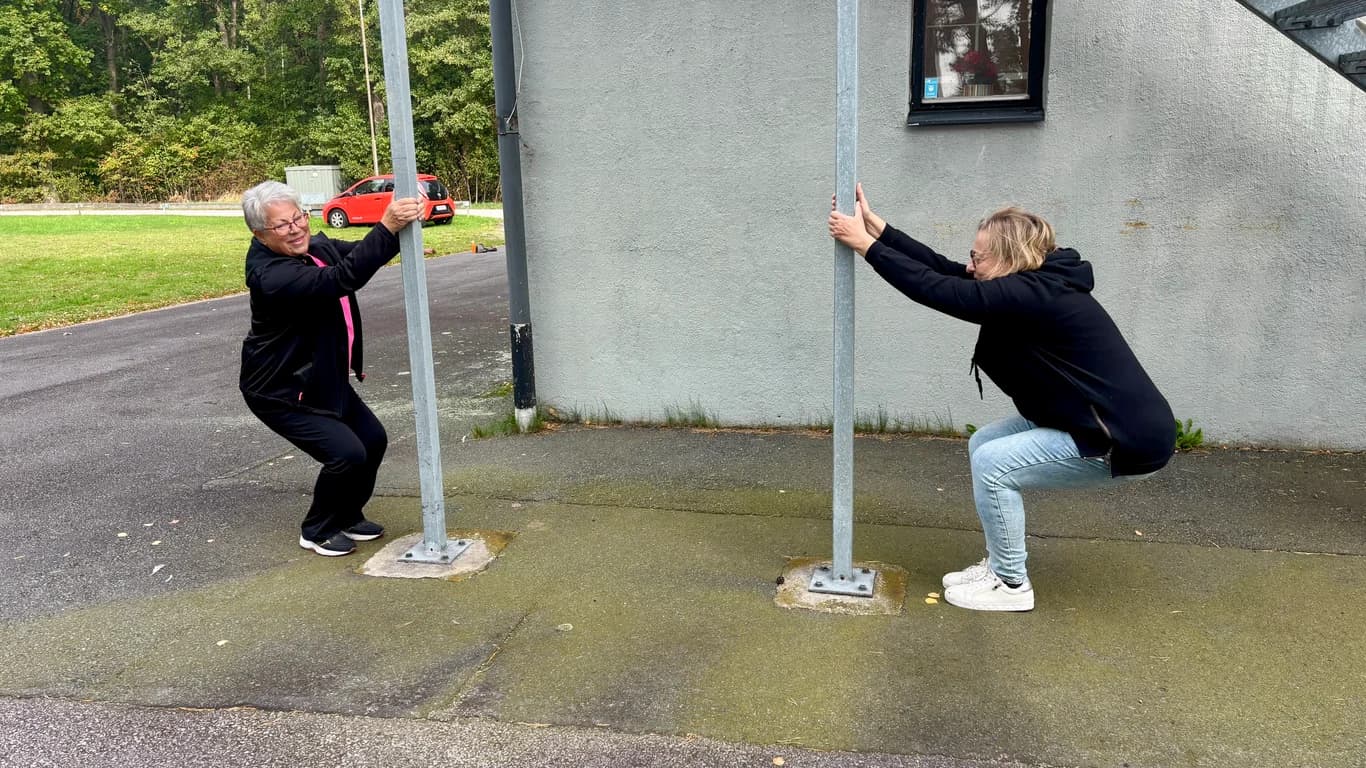 Kajsa och Sigbritt tränar vi en stång